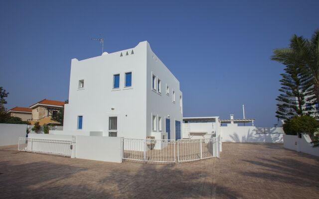 Отель Mimosa Seafront Villa Кипр, Протарас - отзывы, цены и фото номеров - забронировать отель Mimosa Seafront Villa онлайн вид на фасад