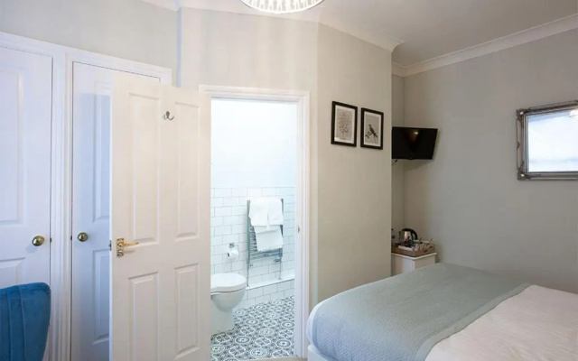 The Castleton Hotel
