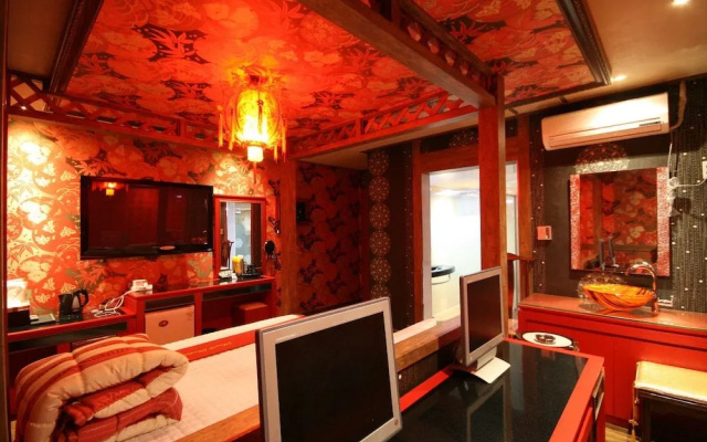 Hera Hotel