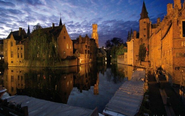 Отель Relais Bourgondisch Cruyce, A Luxe Worldwide Hotel Бельгия, Брюгге - отзывы, цены и фото номеров - забронировать отель Relais Bourgondisch Cruyce, A Luxe Worldwide Hotel онлайн вид на фасад