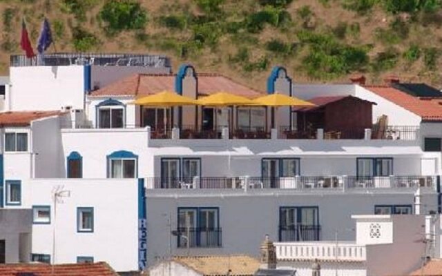 Отель Apartamentos Regina вид на фасад