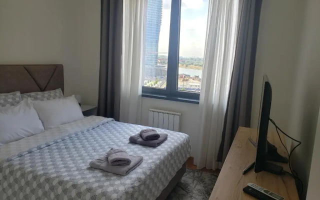 B-G Waterfront Apartment