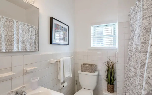 GEM Location+cozy Studio 1bd, Bath&kitchen!