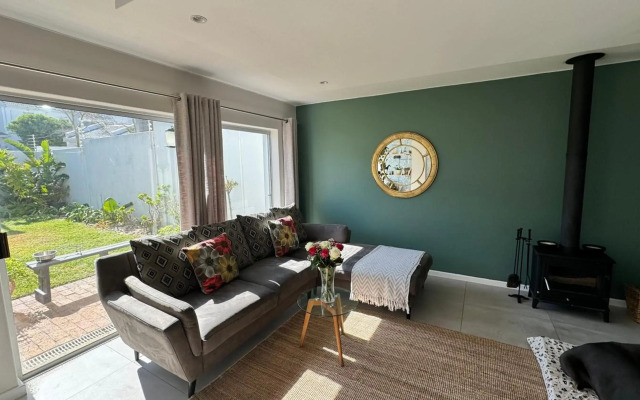 Stunning holiday house 1min walk from the Dolphin beach