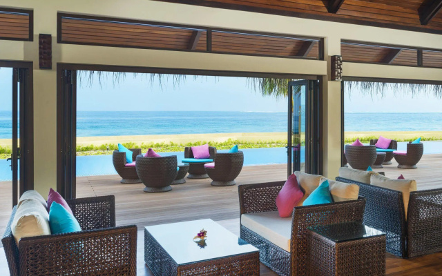 Sheraton Maldives Full Moon Resort & Spa