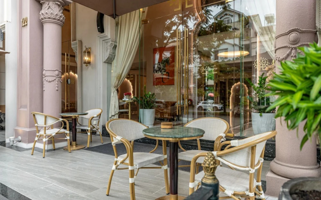 Golden Tree Hotel & Apartment by ZUZU