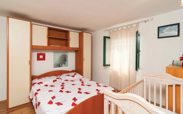 Amazing Home in Mirca with Hot Tub, WiFi & 4 Bedrooms