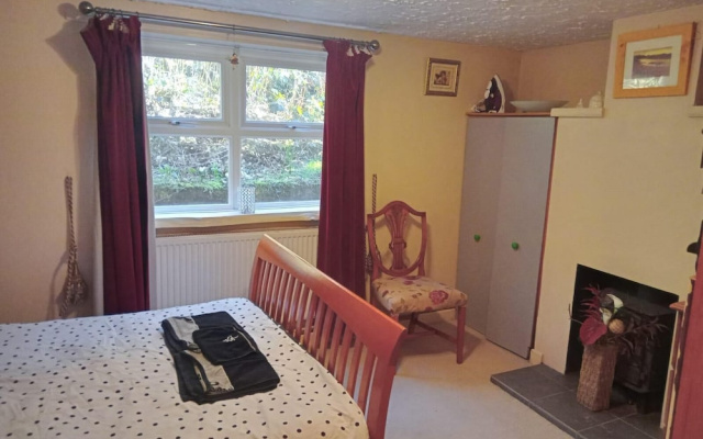 Llandovery - Cottage - Sleeps4 - Parking Secure Lock up for Bikes