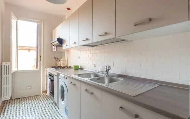 Pitti Cozy Apartment With Terrace
