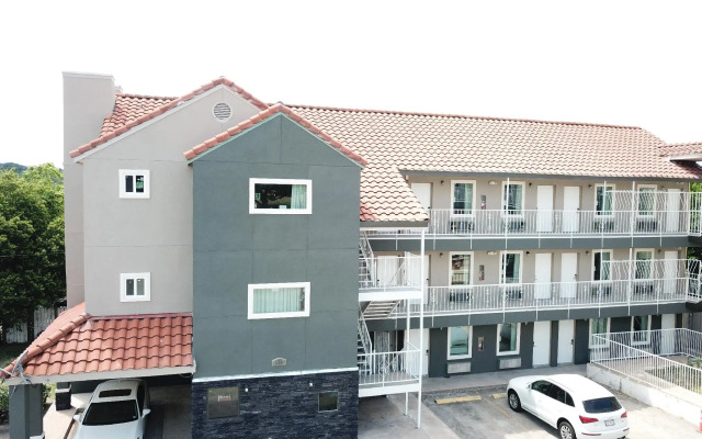Village Motor Inn
