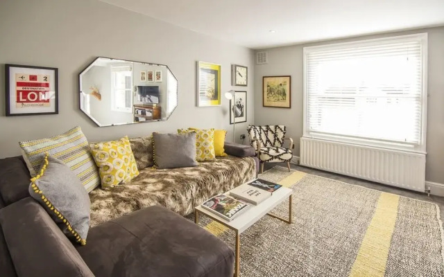 Stylish and Chic Regents Park Two bed