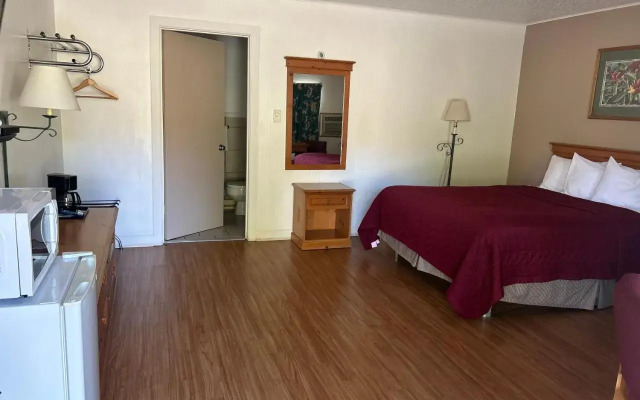 Redwood Arms Motel