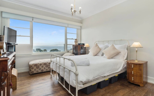 Mornington Bayside Pearl