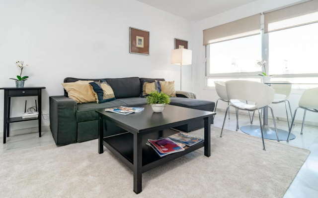 PR45- Beach front apartment Puerto Banus