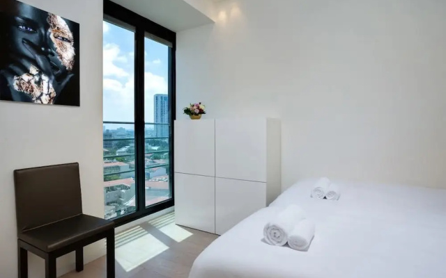 Elegant 3BR in White City by HolyGuest