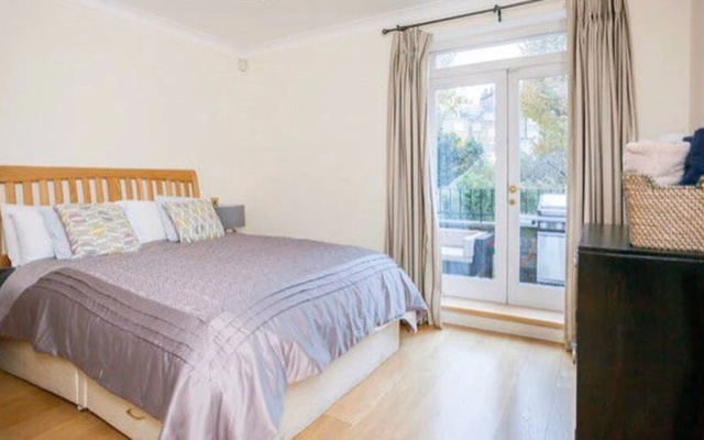 1 Bed Apartment With Balcony In Knightsbridge