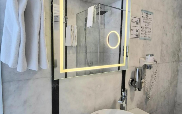 Azade Suites