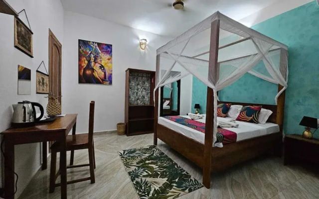 Zanzicrown Hotel