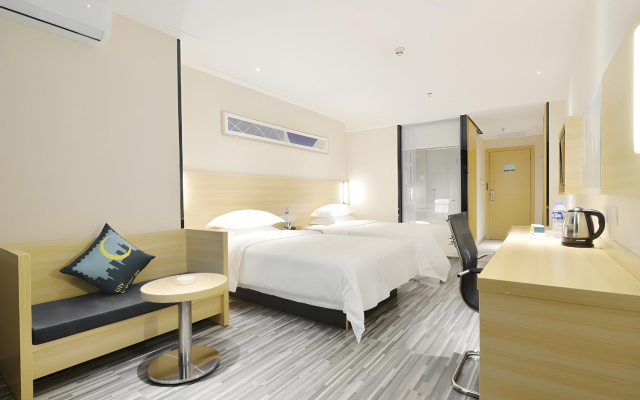 Queen Design Hotel (Qiandeng Lake Resort Guicheng Subway Station Branch)