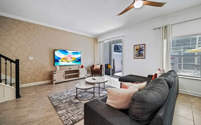 1142 Kingsbarn Street