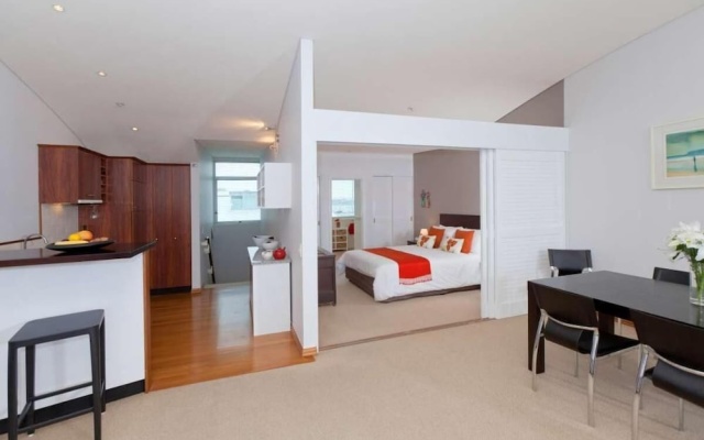 QV Penthouse Apt at Princes Wharf - 860