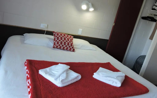 Maple Lodge Motel