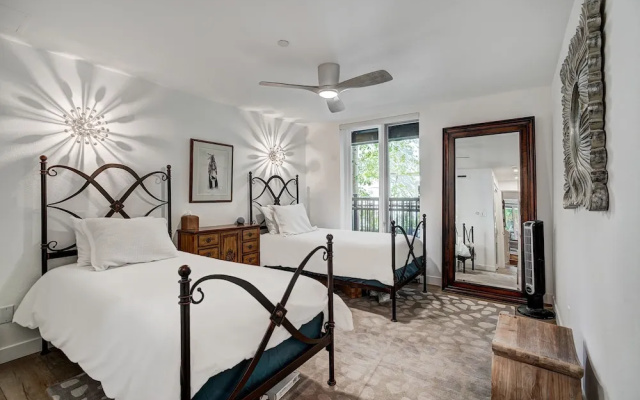 2 BR Next to Eagle River in the Heart of Vail by RedAwning - Save 20% on 7+ Nights!