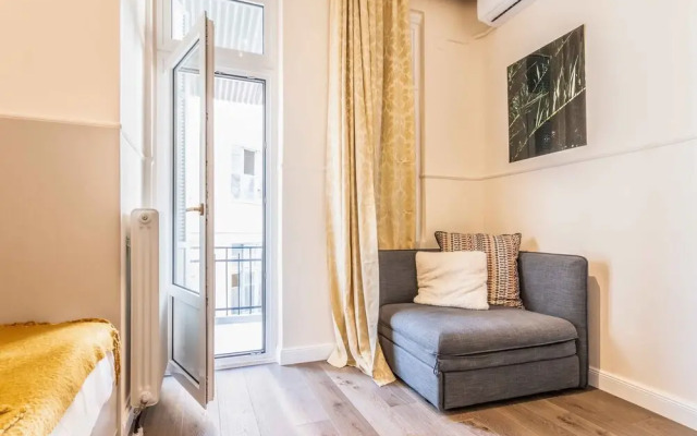 halu! Stylish & Bright Centre Home