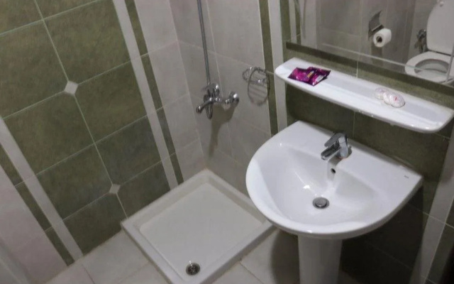 Iskan Hotel 5