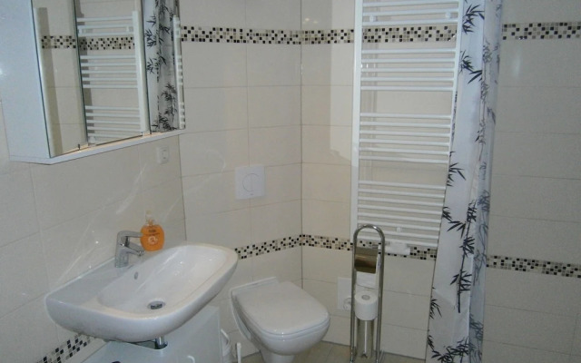 Charming Apartment in Wischuer with Private Terrace