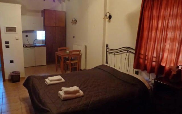 Alonaki Guesthouse