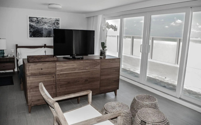 Tides Inn Hotel