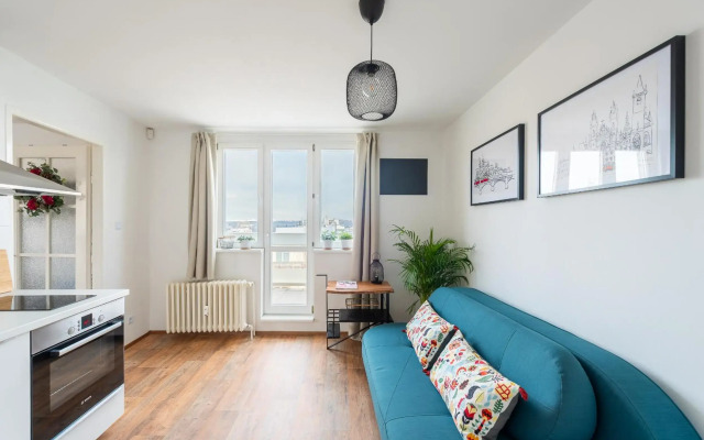 BRIGHT CHARMING Apt with TERRACE, PARKING & AirCo.