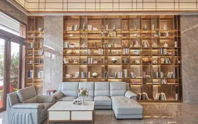 Qiaojun Hotel (Zhanjiang Dingsheng Plaza Luchuan Avenue Middle)