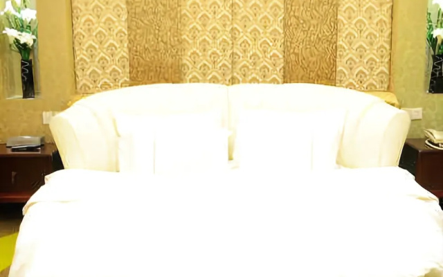 Meet The Fashion Hotel