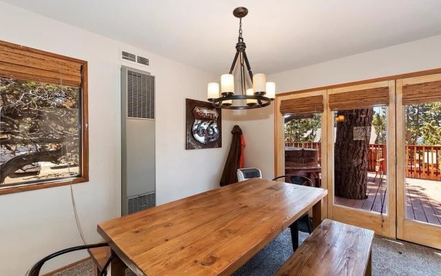 043 - Woodsy Cabin