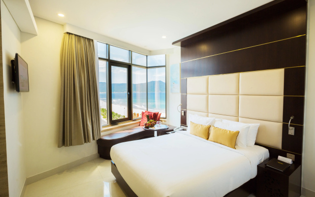 Holiday Beach Hotel Danang
