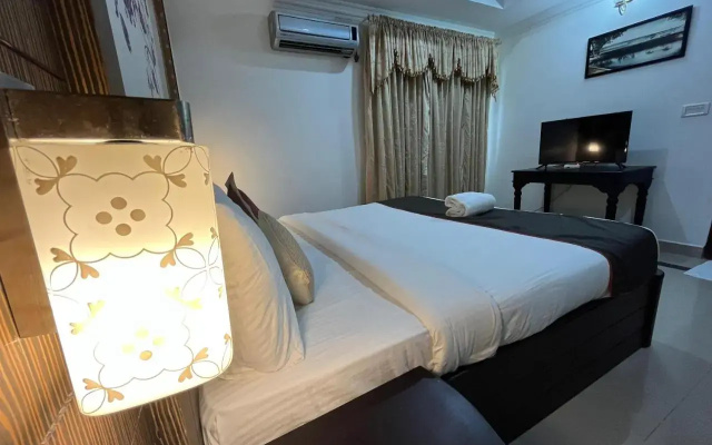 Hotel Gee Bee Palace