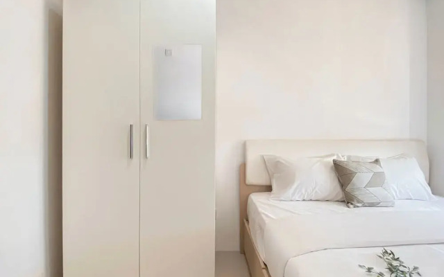 Basic 1Br Apartment At Vittoria Residence