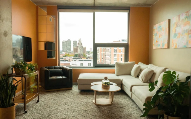 Designer, Spacious 1BD in Historic District