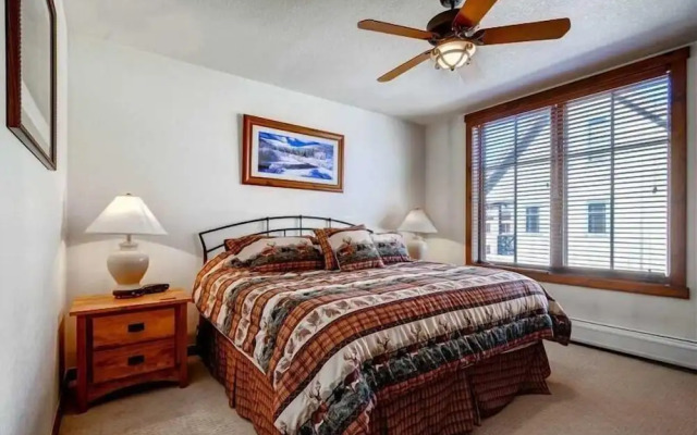 3 Bedroom Mountain View Condo Located in Historic Downtown Breckenridge with Hot Tub Access