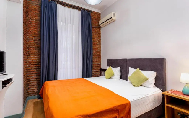 Superior Twin room (twin beds) · Hotel Ethnograph old Tbilisi — photo 4