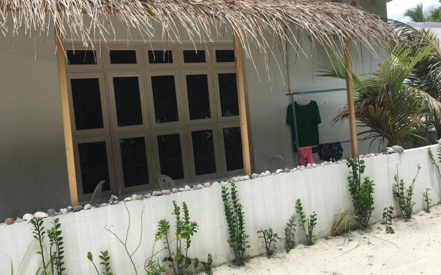 Отель Beach Heaven Maldives вид на фасад