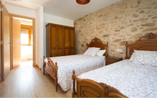 House - 4 Bedrooms with WiFi - 107751