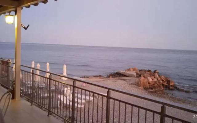 lemonishouse by the sea 2