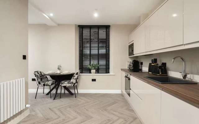 Edinburgh Apartment - Sleeps 2 - Princes St Close