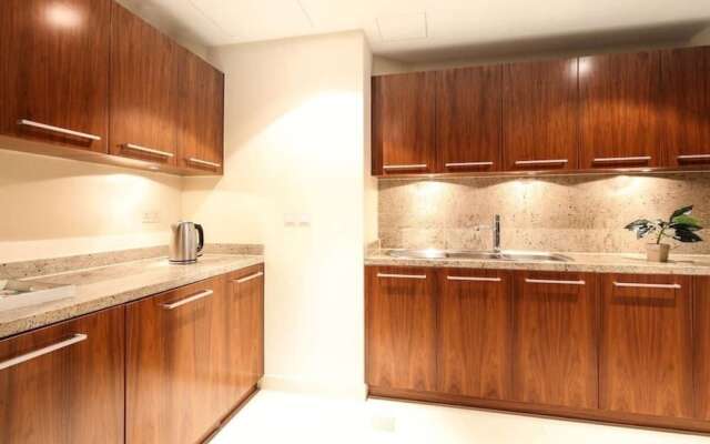 Bright and Luxurious Apt in the Heart of Difc! 2