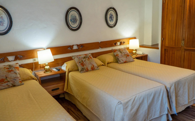 Le Village Hotel y Cabañas