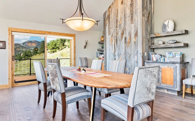 Mapes Luxury Vacation At Windcliff 5 Bedroom Home by RedAwning