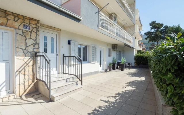 Beautiful Apartment in Podstrana With Wifi and 2 Bedrooms